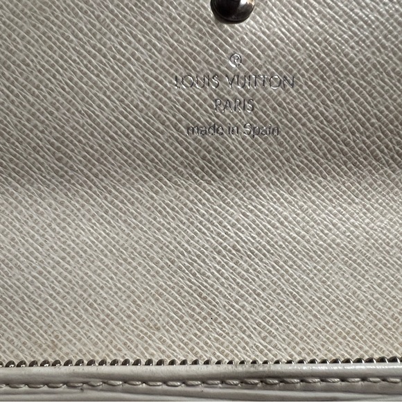 Authentic Louis Vuitton cream Epi leather bi fold wallet - Picture 4 of 6
